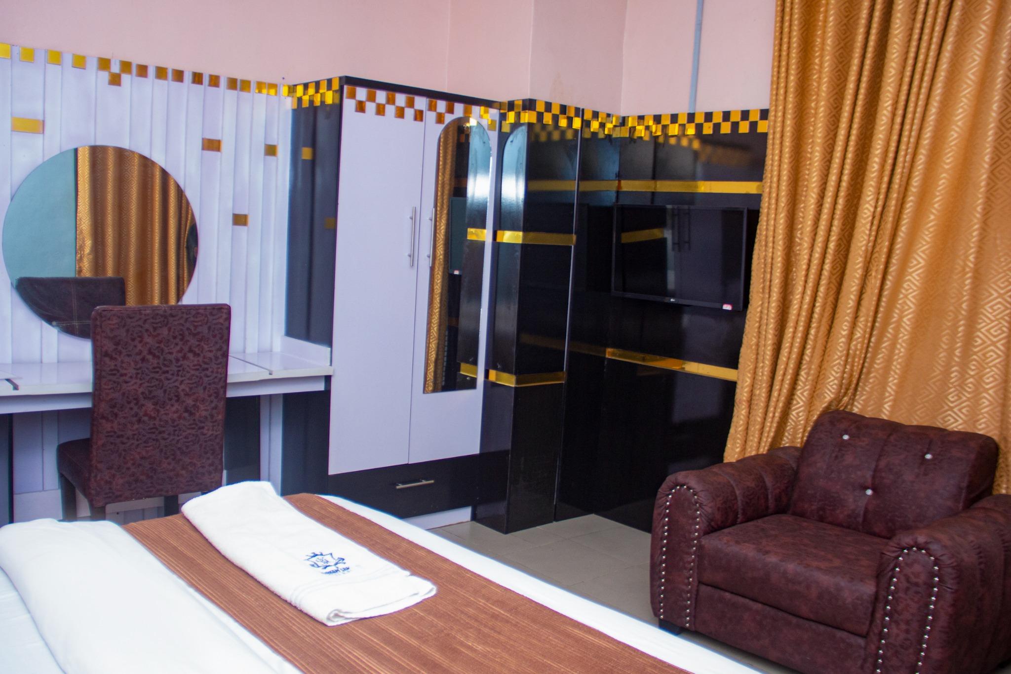 Royal Queen Suite